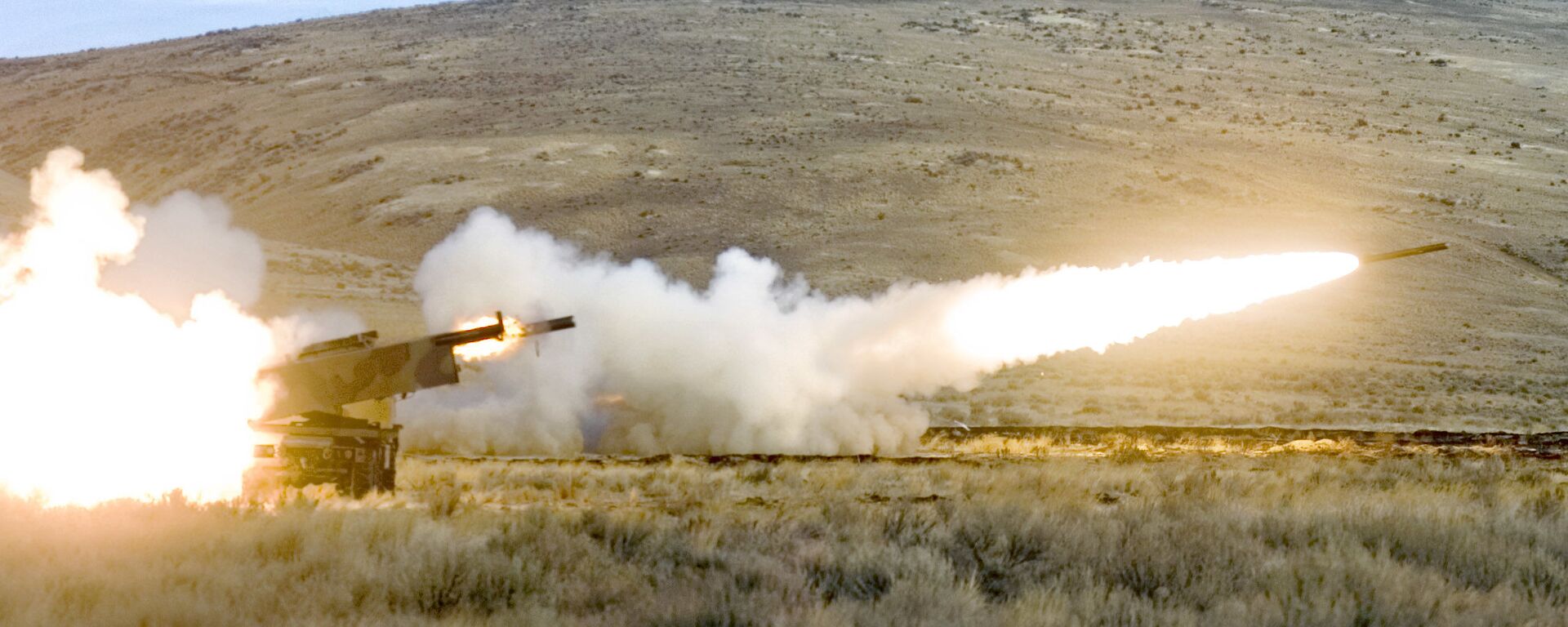  hệ thống HIMARS của Mỹ - Sputnik Việt Nam, 1920, 04.02.2023