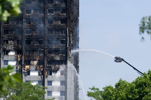 Anh. Lửa cháy trong tòa chung cư cao tầng ở phía tây thủ đô London. - Sputnik Việt Nam