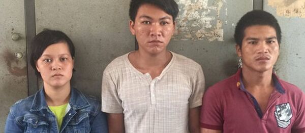 Nguồn tin từ Công an TP Nha Trang chiều 15-6 cho biết, cơ quan này đang điều tra về hành vi hiếp dâm đối với 6 nghi can  Nguyễn Trọng Vinh (33 tuổi), Đặng Ngọc Hải, Nguyễn Hoàng Tính (17 tuổi), Lê Hùng Vương (23 tuổi), Trần Quang Cường (26 tuổi) và Nguyễn Ngọc Sáng (27 tuổi) - cùng trú ở xã Vĩnh Lương. Liên quan vụ việc này, Nguyễn Thị Lan (21 tuổi) trú ở phường Vĩnh Phước, TP Nha Trang cũng bị điều tra về hành vi không tố giác tội phạm. - Sputnik Việt Nam