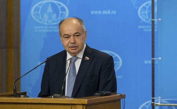 Ông Ilyas Umakhanov Phó Chủ tịch Hội đồng Liên bang tại hội nghị của Ủy ban Nga về Đoàn kết và Hợp tác với nhân dân Á-Phi  - Sputnik Việt Nam