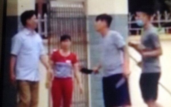 Do nhà anh Hiến giống nhà con nợ nên bị nhóm côn đồ chém nhầm. - Sputnik Việt Nam