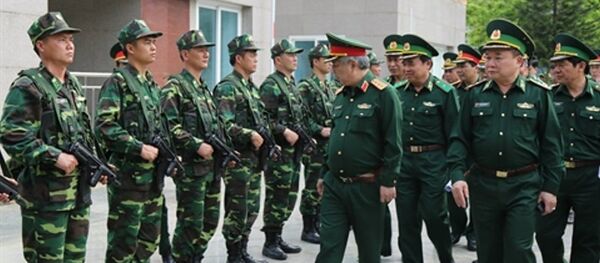 Lãnh đạo Bộ quốc phòng kiểm tra lực lượng tham dự tuần tra liên hợp với phía Trung Quốc - Sputnik Việt Nam
