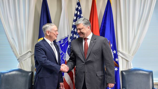 Petro Poroshenko và James Mattis - Sputnik Việt Nam