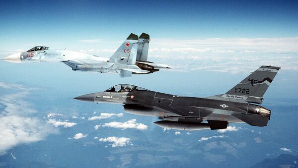 Su-27 và F-16 - Sputnik Việt Nam