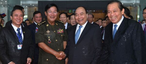 Thủ tướng Nguyễn Xuân Phúc và Thủ tướng Hun Sen Thủ tướng Nguyễn Xuân Phúc và Thủ tướng Hun Sen - Sputnik Việt Nam