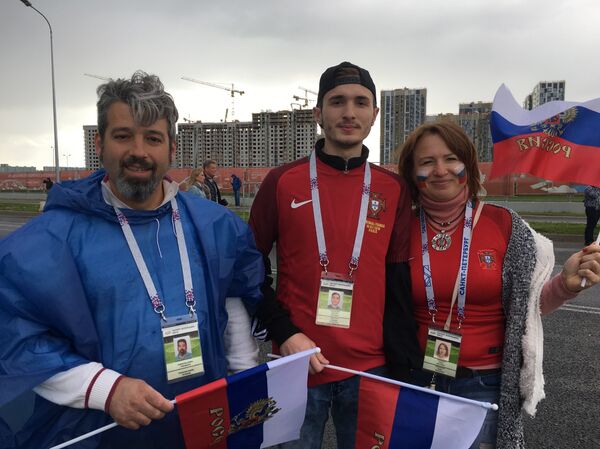 Rui, Maksim và Elena  - Sputnik Việt Nam