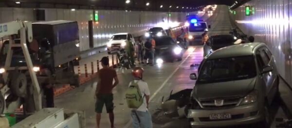 Hiện trường vụ tai nạn liên hoàn trong hầm vượt sông Sài Gòn. - Sputnik Việt Nam