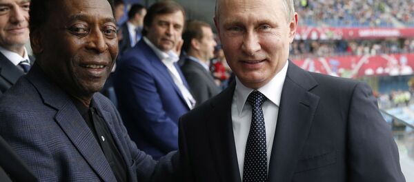 Cầu thủ Pele và Tổng thống Nga Vladimir Putin Cầu thủ Pele và Tổng thống Nga Vladimir Putin - Sputnik Việt Nam