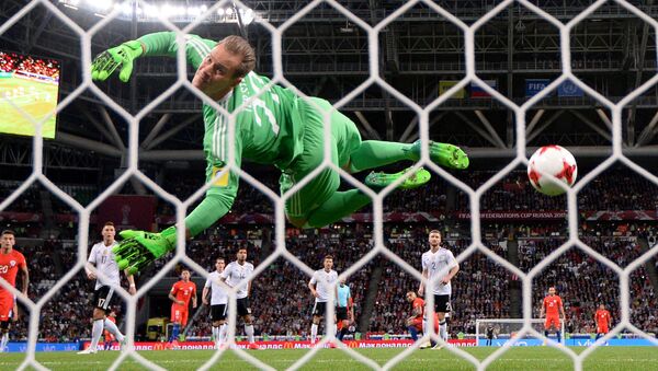 Thủ môn Marc-Andre Ter Stegen trong trận đấu đội Đức gặp đội Chile, Cup bóng đá Liên đoàn các châu lục 2017  - Sputnik Việt Nam