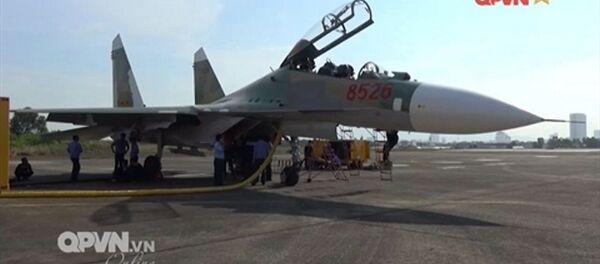 Tiêm kích Su-27UBK 8526 khi vừa trải qua đại tu sửa chữa lớn tại nhà máy A32 - Sputnik Việt Nam