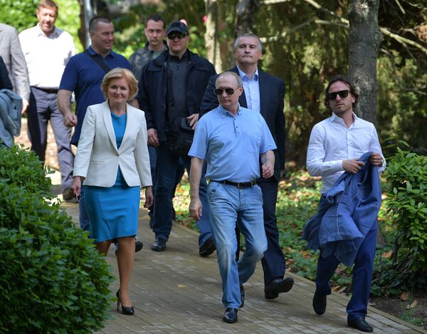 Tổng thống Nga Vladimir Putin thăm Trung tâm thiếu nhi quốc tế Artek tại Crưm. - Sputnik Việt Nam