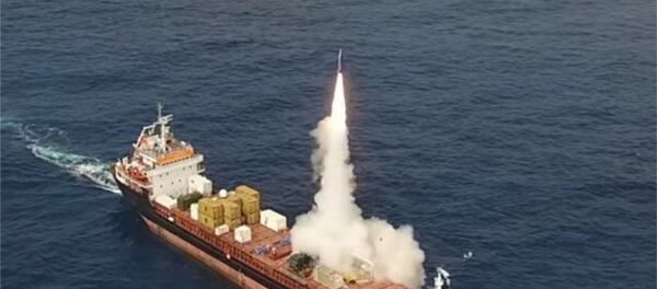 Tên lửa đạn đạo chiến thuật LORA được phóng đi từ tàu chở container Tên lửa đạn đạo chiến thuật LORA được phóng đi từ tàu chở container - Sputnik Việt Nam