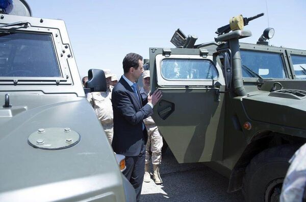 Tổng thống Syria Bashar Assad vừa đến thăm căn cứ không quân Nga ở Hmeymim thuộc tỉnh Latakia - Sputnik Việt Nam