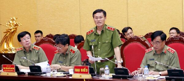 Trung tướng Đỗ Kim Tuyến thông tin tại buổi họp báo Bộ Công an sáng 28/6 - Sputnik Việt Nam