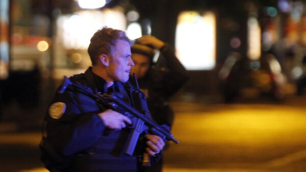 Police officers take positions on the Champs Elysees avenue in Paris, France, after a fatal shooting in which a police officer was killed along with an attacker, Thursday, April 20, 2017. - Sputnik Việt Nam