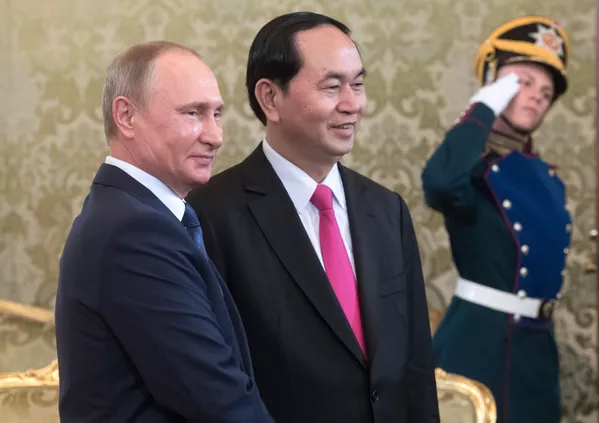 Tổng thống LB Nga Vladimir Putin và Chủ tịch CHXHCN Việt Nam Trần Đại Quang (phải) trong cuộc họp báo về kết quả hội đàm Nga-Việt. Tổng thống LB Nga Vladimir Putin và Chủ tịch CHXHCN Việt Nam Trần Đại Quang (phải) trong cuộc họp báo về kết quả hội đàm Nga-Việt. - Sputnik Việt Nam