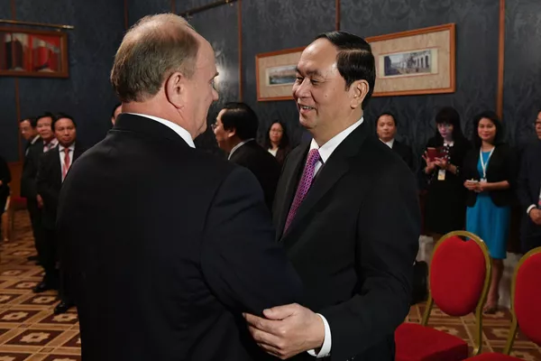 Chủ tịch Ủy ban TƯ Đảng Cộng sản Nga Gennady Zyuganov gặp Chủ tịch CHXHCN Việt Nam Trần Đại Quang ở Matxcơva. Chủ tịch Ủy ban TƯ Đảng Cộng sản Nga Gennady Zyuganov gặp Chủ tịch CHXHCN Việt Nam Trần Đại Quang ở Matxcơva. - Sputnik Việt Nam