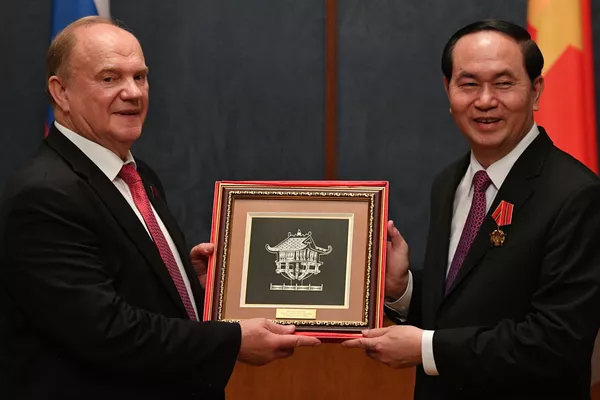 Chủ tịch Ủy ban TƯ Đảng Cộng sản Nga Gennady Zyuganov tại cuộc gặp Chủ tịch CHXHCN Việt Nam Trần Đại Quang ở Matxcơva. Chủ tịch Ủy ban TƯ Đảng Cộng sản Nga Gennady Zyuganov tại cuộc gặp Chủ tịch CHXHCN Việt Nam Trần Đại Quang ở Matxcơva. - Sputnik Việt Nam