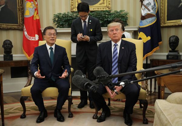 Donald Trump và Moon Jae-in - Sputnik Việt Nam