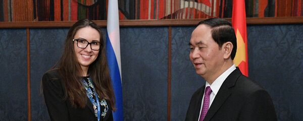 Chủ tịch Trần Đại Quang và Anastasia Dementieva, trưởng biên tập của Sputnik Việt Nam Chủ tịch Trần Đại Quang và Anastasia Dementieva, trưởng biên tập của Sputnik Việt Nam - Sputnik Việt Nam