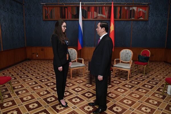 Chủ tịch Trần Đại Quang và Anastasia Dementieva, trưởng biên tập của Sputnik Việt Nam - Sputnik Việt Nam