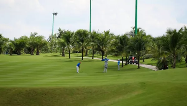 Sân golf trong sân bay Tân Sơn Nhất - Sputnik Việt Nam