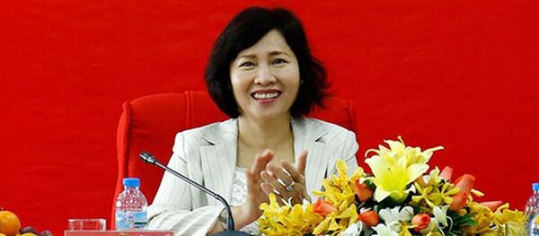 Bà Hồ Thị Kim Thoa trong một lần trở lại Bóng đèn Điện Quang trên cương vị Thứ trưởng - Sputnik Việt Nam