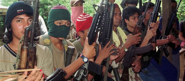 Боевики из филиппинской воинственной террористической исламистской группы Абу Сайяф. Архивное фото Боевики из филиппинской воинственной террористической исламистской группы Абу Сайяф. Архивное фото - Sputnik Việt Nam