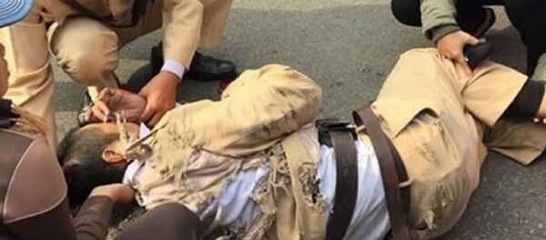 Trung tá CSGT bị xe đâm khi đứng ven mép Quốc lộ 2 qua Đoan Hùng, Phú Thọ Trung tá CSGT bị xe đâm khi đứng ven mép Quốc lộ 2 qua Đoan Hùng, Phú Thọ - Sputnik Việt Nam