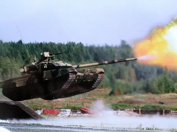 So với T-54/55 hay T-62, T-90 ở một đẳng cấp vượt xa hàng chục năm về hỏa lực, giáp bảo vệ, hệ thống kiểm soát hỏa lực, tính cơ động. So với T-54/55 hay T-62, T-90 ở một đẳng cấp vượt xa hàng chục năm về hỏa lực, giáp bảo vệ, hệ thống kiểm soát hỏa lực, tính cơ động. - Sputnik Việt Nam