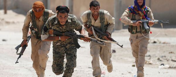 Syria. Thành phố Raqqa. Binh sĩ người Kurd của Đơn vị dân phòng tự vệ. - Sputnik Việt Nam