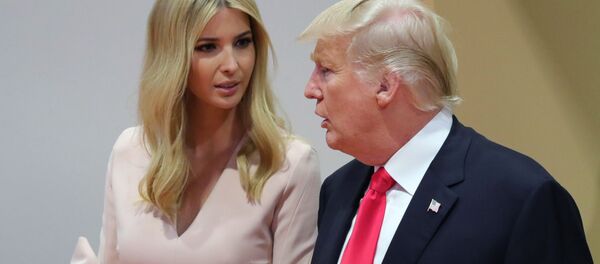 Советник президента США, дочь Дональда Трампа Иванка Трамп и президент США Дональд Трамп перед началом третьего заседания глав делегаций государств-участников Группы двадцати G20 в Гамбурге Советник президента США, дочь Дональда Трампа Иванка Трамп и президент США Дональд Трамп перед началом третьего заседания глав делегаций государств-участников Группы двадцати G20 в Гамбурге - Sputnik Việt Nam