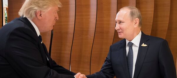 U.S. President Donald Trump and Russia's President Vladimir Putin shake hands during the G20 Summit in Hamburg, Germany in this still image taken from video, July 7, 2017 - Sputnik Việt Nam