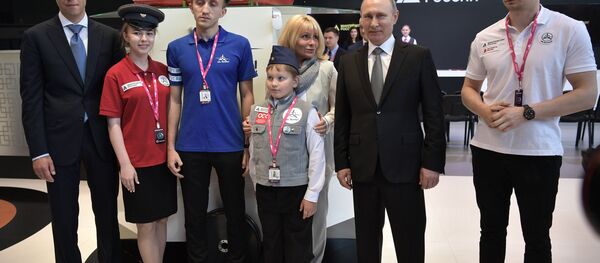 Рабочая поездка президента РФ В. Путина в Екатеринбург. День второй - Sputnik Việt Nam