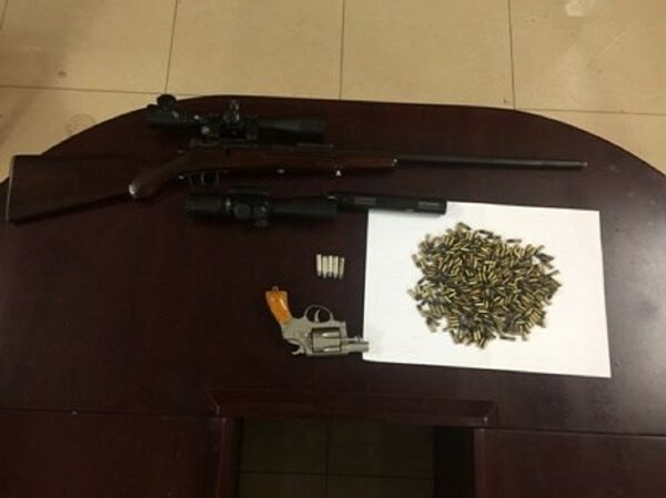 Hàng trăm viên đạn cùng súng bị thu giữ - Sputnik Việt Nam