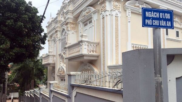 Tòa nhà dư luận cho rằng của ông Khánh, ở số 8 đường Chu Văn An, Tiểu khu 2 Thị trấn Yên Châu, Sơn La Tòa nhà dư luận cho rằng của ông Khánh, ở số 8 đường Chu Văn An, Tiểu khu 2 Thị trấn Yên Châu, Sơn La - Sputnik Việt Nam