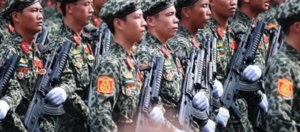 Trọng lượng của M203 chỉ khoảng 1.36kg khi trang bị chung với tay cầm cũng không quá 2kg nhưng nó lại hiệu quả hơn nhiều so với M79 vốn có trọng lượng lên đến gần 3kg. - Sputnik Việt Nam