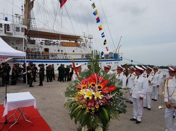 Ngày 10 tháng 7 năm 2017 thuyền buồm huấn luyện «Nadezhda» (Hy vọng) đã đến cảng Hải phòng, Việt Nam. - Sputnik Việt Nam