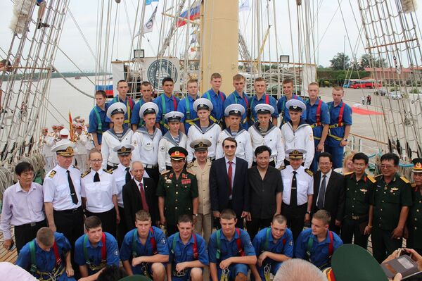 Ngày 10 tháng 7 năm 2017 thuyền buồm huấn luyện «Nadezhda» (Hy vọng) đã đến cảng Hải phòng, Việt Nam - Sputnik Việt Nam