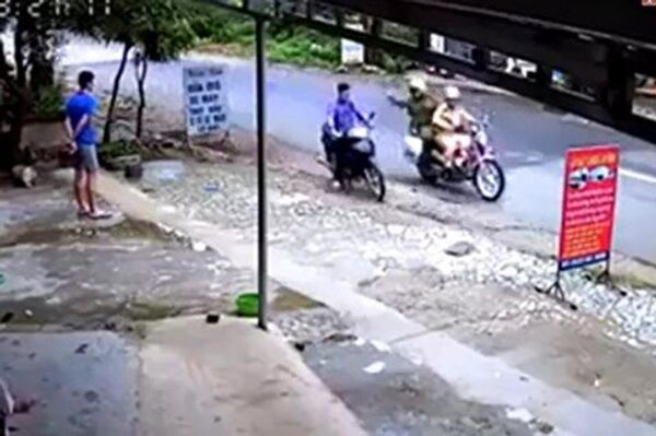 Lực lượng CSGT và CSCĐ thuộc Công an tỉnh Lạng Sơn đã kịp thời bắt giữ đối tượng trộm xe máy trên địa bàn, sau pha khống chế như phim hành động Lực lượng CSGT và CSCĐ thuộc Công an tỉnh Lạng Sơn đã kịp thời bắt giữ đối tượng trộm xe máy trên địa bàn, sau pha khống chế như phim hành động - Sputnik Việt Nam