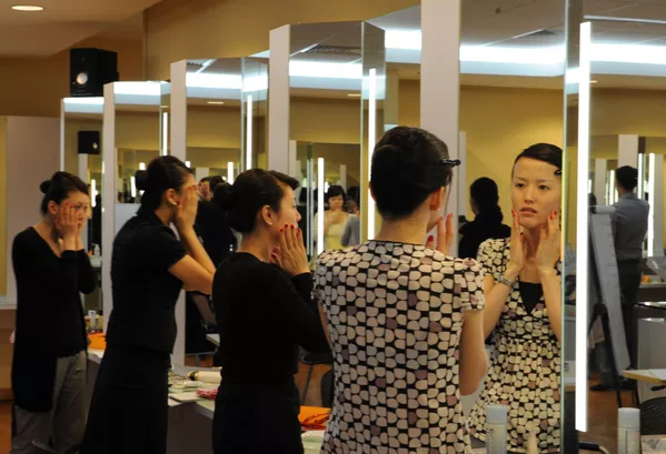 Tiếp viên hãng hàng không Singapore Airlines trong thời gian đào tạo tại Singapore Tiếp viên hãng hàng không Singapore Airlines trong thời gian đào tạo tại Singapore - Sputnik Việt Nam