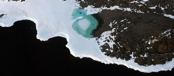 Hồ được hình thành do tuyết tan ở Nam Cực. - Sputnik Việt Nam