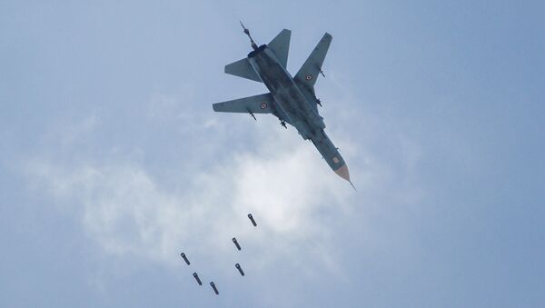 A Syrian government forces' MiG-23 fighter-bomber drops a payload during a reported air strike in the rebel-held area of Qabun, east of the capital Damascus, on May 6, 2017. - Sputnik Việt Nam