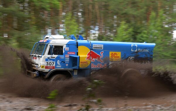 Xe tải của đội KAMAZ-master trên đường đua giai đoạn thứ hai của cuộc chạy xe đường trường Con đường Tơ lụa - 2017. - Sputnik Việt Nam