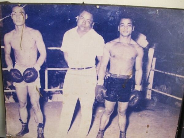 Lý Huỳnh (phải) thời thi đấu võ đài Lý Huỳnh (phải) thời thi đấu võ đài - Sputnik Việt Nam