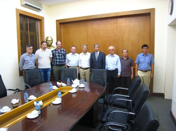 Các nhà khoa học Nga và lãnh đạo VinIT gặp gỡ Chủ tịch Liên hiệp các hội KHKT Việt Nam Đặng Vũ Minh  - Sputnik Việt Nam