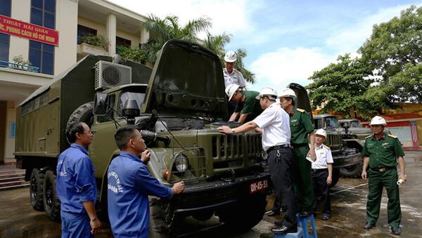 Hội đồng nghiệm thu kiểm tra xe - Sputnik Việt Nam