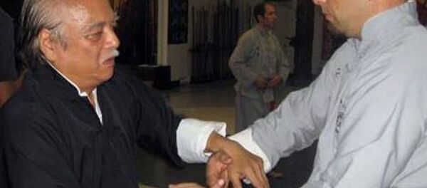 Đại sư Nam Anh và Flores. - Sputnik Việt Nam