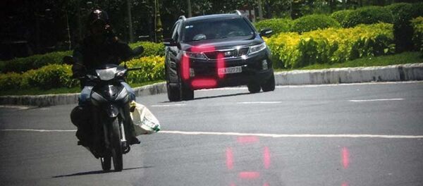 Chiếc xe chở Trung tướng Liêm vào thời điểm bị CSGT bắn tốc độ. - Sputnik Việt Nam