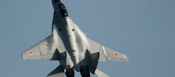 Истребитель МиГ-35 во время показательных выступлений на Международном авиационно-космическом салоне МАКС-2015 в Жуковском  - Sputnik Việt Nam